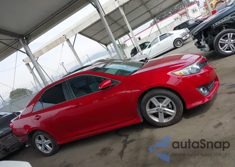 2013 Toyota Camry Se z USA, uszkodzony, nr VIN 4T1BF1FK6DU687369